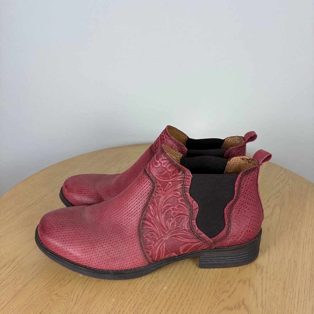 Comfortiva Red Tooled Floral‎ Embossed Leather Ankle Chelsea Boots Women's 10 - Picture 4 of 7